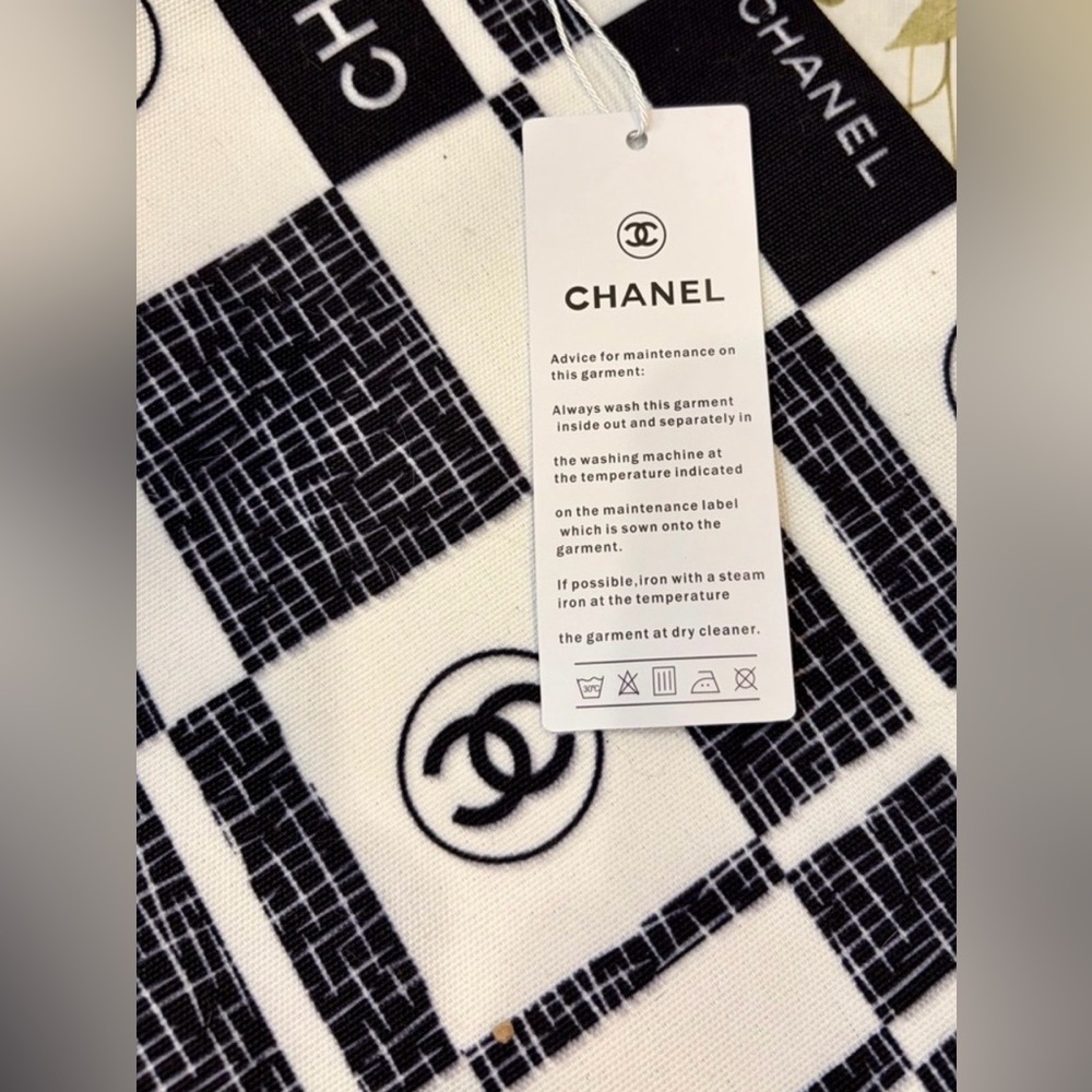 NWT CHANEL VIP Fashion Black & White Logo Patchwork Tote w/Scarf & scrunchie - Picture 4 of 7
